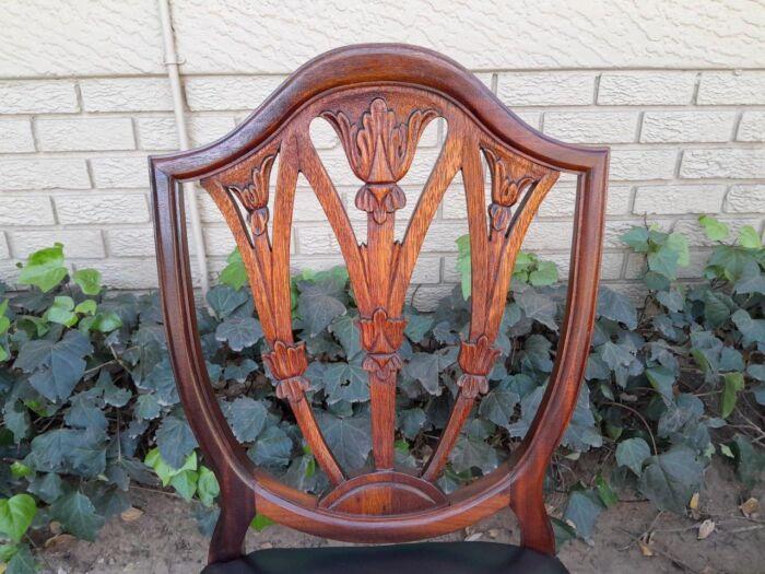 A 20th Century Set Of Eight Hepplewhite Style Dining Chairs With A Pair Of Armchairs / Carvers And Six Dining Chairs - Image 9