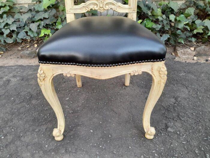 An Antique 19th Century Set Of Four Walnut Dining Chairs - Image 6
