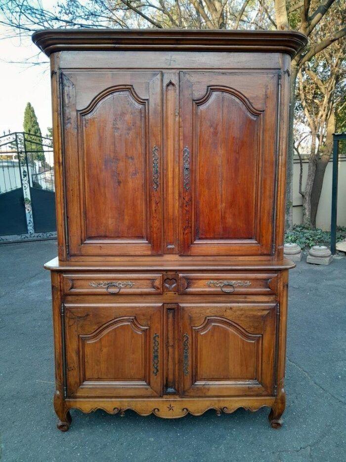 An Antique 18th Century French Louis XV Carved Walnut Buffet Deux Corps / Cabinet / Drinks Cabinet - Image 2