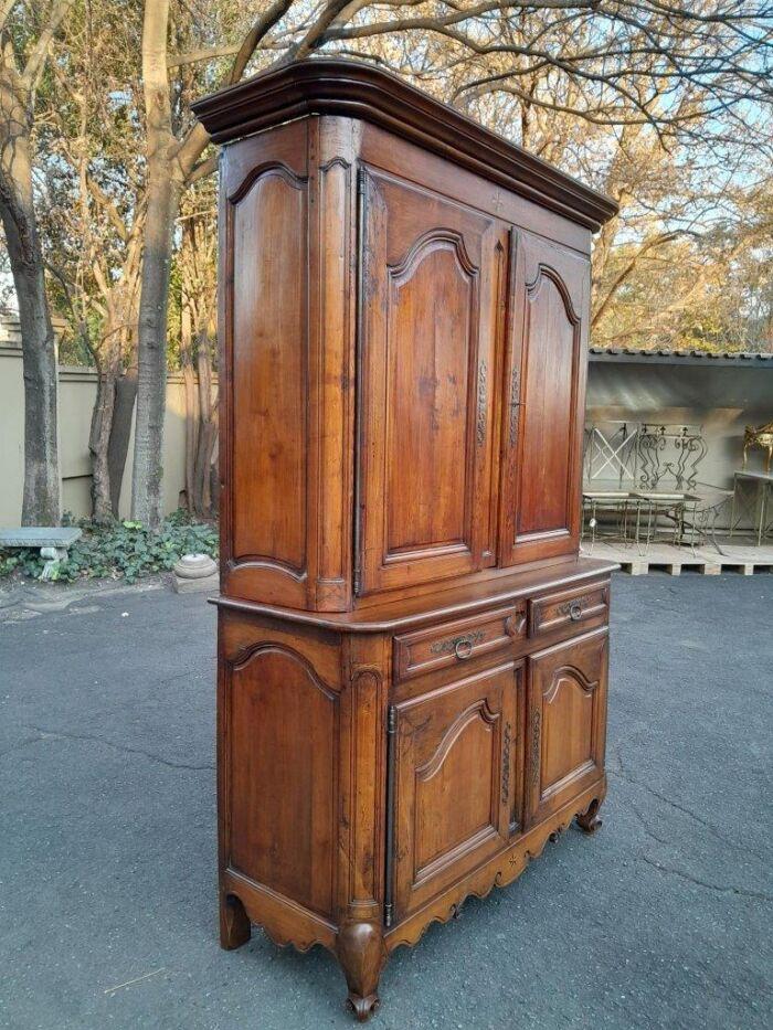 An Antique 18th Century French Louis XV Carved Walnut Buffet Deux Corps / Cabinet / Drinks Cabinet - Image 5