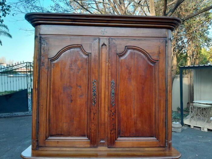 An Antique 18th Century French Louis XV Carved Walnut Buffet Deux Corps / Cabinet / Drinks Cabinet - Image 7