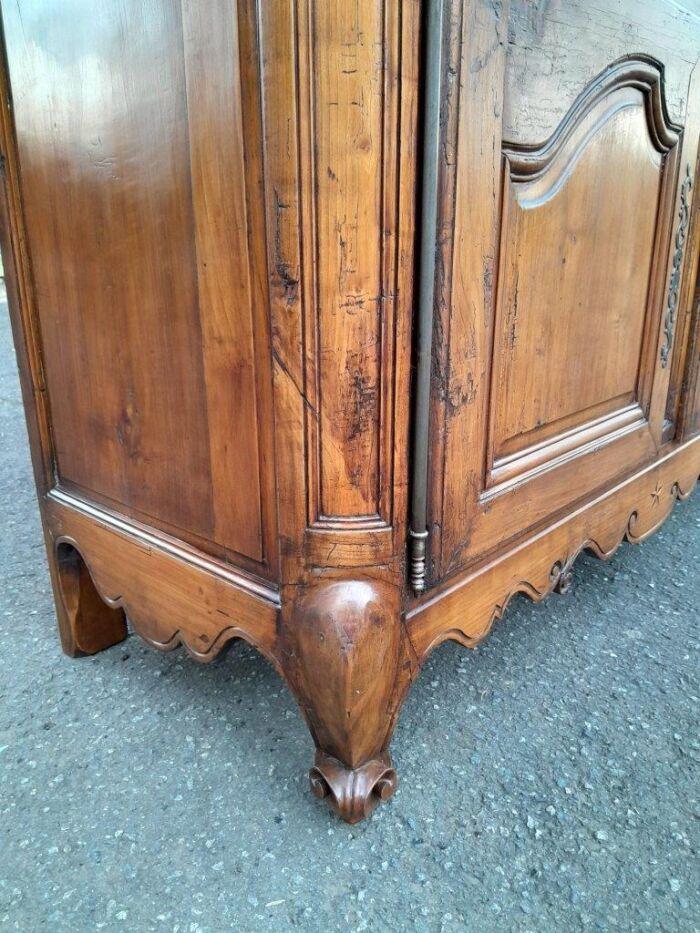 An Antique 18th Century French Louis XV Carved Walnut Buffet Deux Corps / Cabinet / Drinks Cabinet - Image 8