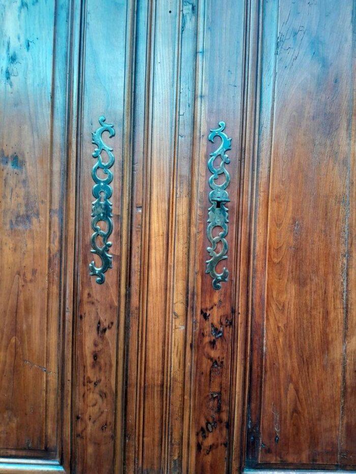 An Antique 18th Century French Louis XV Carved Walnut Buffet Deux Corps / Cabinet / Drinks Cabinet - Image 11