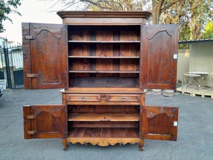 An Antique 18th Century French Louis XV Carved Walnut Buffet Deux Corps / Cabinet / Drinks Cabinet - Image 13
