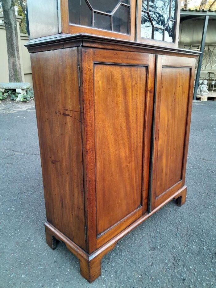 An Antique Early 19th Century Georgian Mahogany Bookcase / Display Case With Glazed Doors With Shelves - Image 4