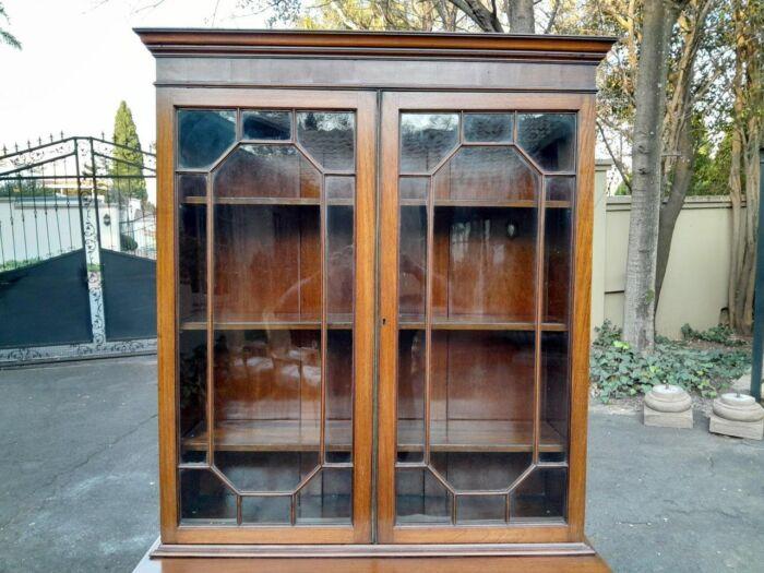 An Antique Early 19th Century Georgian Mahogany Bookcase / Display Case With Glazed Doors With Shelves - Image 6