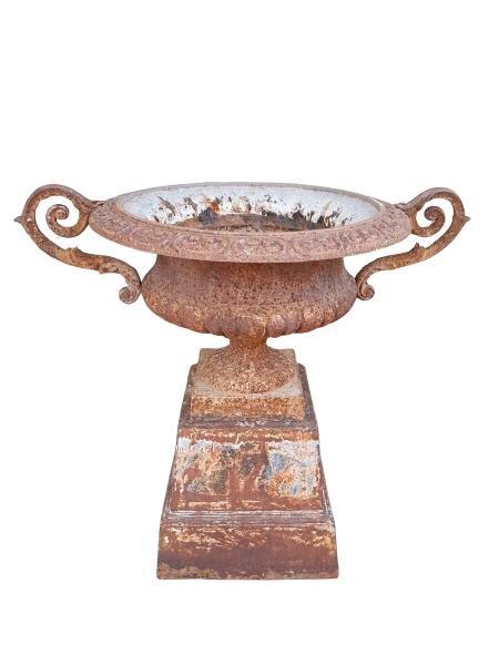 A 20th Century Cast Iron Jardinière / Urn With Handles On Base Nd