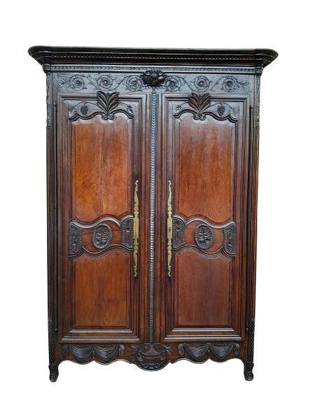 An 18th Circa 1770s Century French Provincial Walnut Armoire/Cupboard/Drinks Cabinet/TV Cabinet With Lock And Key