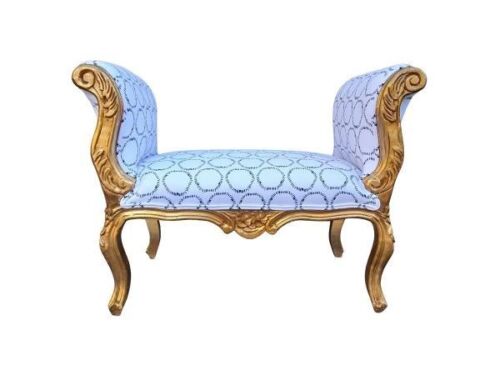 A French Style Ornately Carved Giltwood Window Seat / Ottoman / Stool