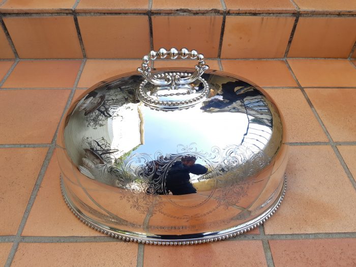 Large oval shaped food dome engraved and with beaded rims and handle - Image 5