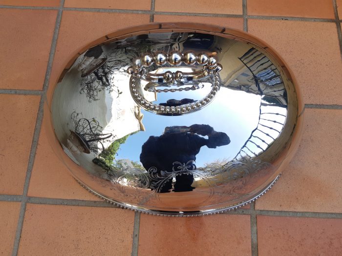 Large oval shaped food dome engraved and with beaded rims and handle - Image 2