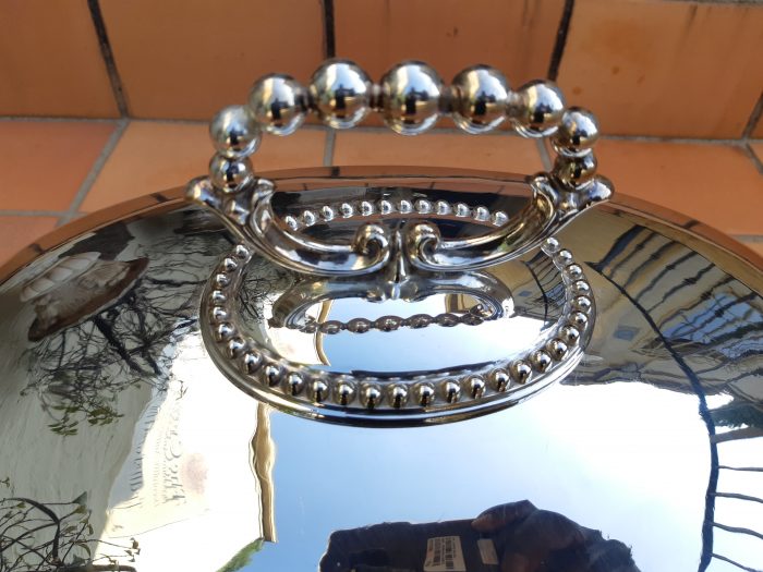 Large oval shaped food dome engraved and with beaded rims and handle - Image 3