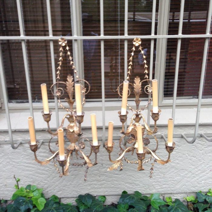 A pair of 18th Century style sconces (electrified) - Image 2