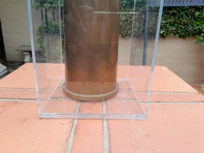Large Brass Shell Casing - 1979 -- (SADF) In Perspex Display Box (Inscription:  RW242 - 105mm And TZ 14 / 78) - Image 4