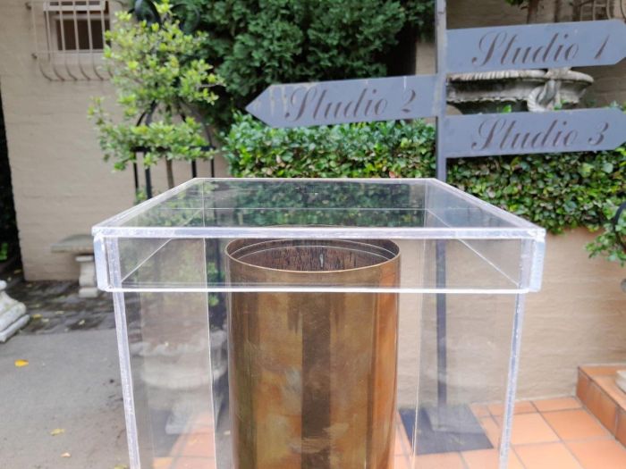 A 20TH Century Brass Cannon Shell In A Custom-Made Display Perspex Box - Image 5