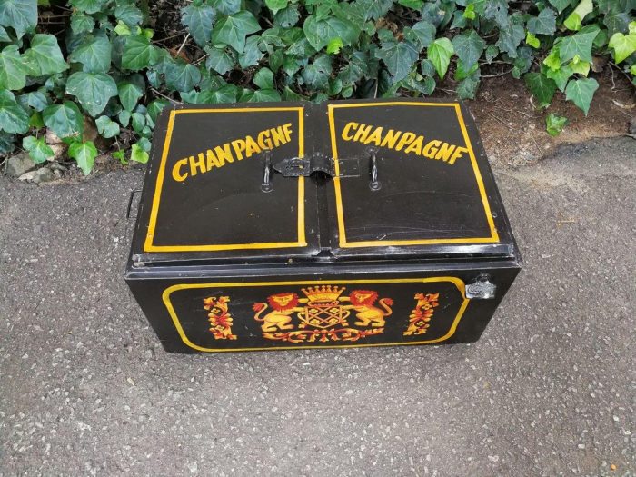 Antique Style Tin Cooler-Box Painted With Coat Of Arms - Image 2