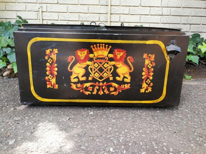 Antique Style Tin Cooler-Box Painted With Coat Of Arms - Image 3