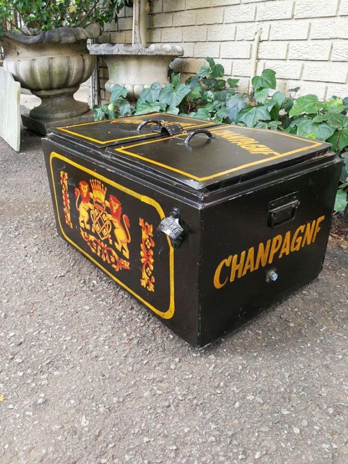 Antique Style Tin Cooler-Box Painted With Coat Of Arms - Image 4
