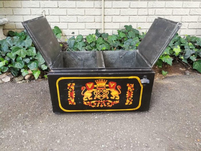 Antique Style Tin Cooler-Box Painted With Coat Of Arms - Image 5