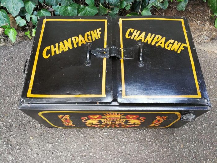 Antique Style Tin Cooler-Box Painted With Coat Of Arms - Image 6