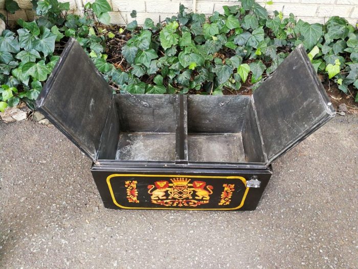 Antique Style Tin Cooler-Box Painted With Coat Of Arms - Image 7