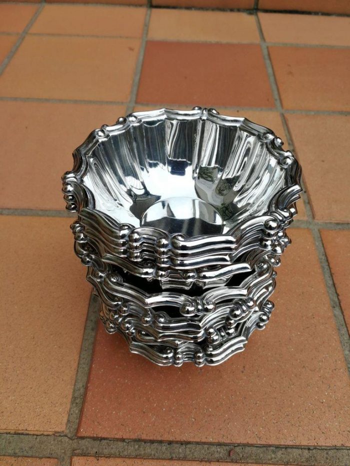 A Set Of 10 20th Century Silverplated Dessert Bowls - Image 5