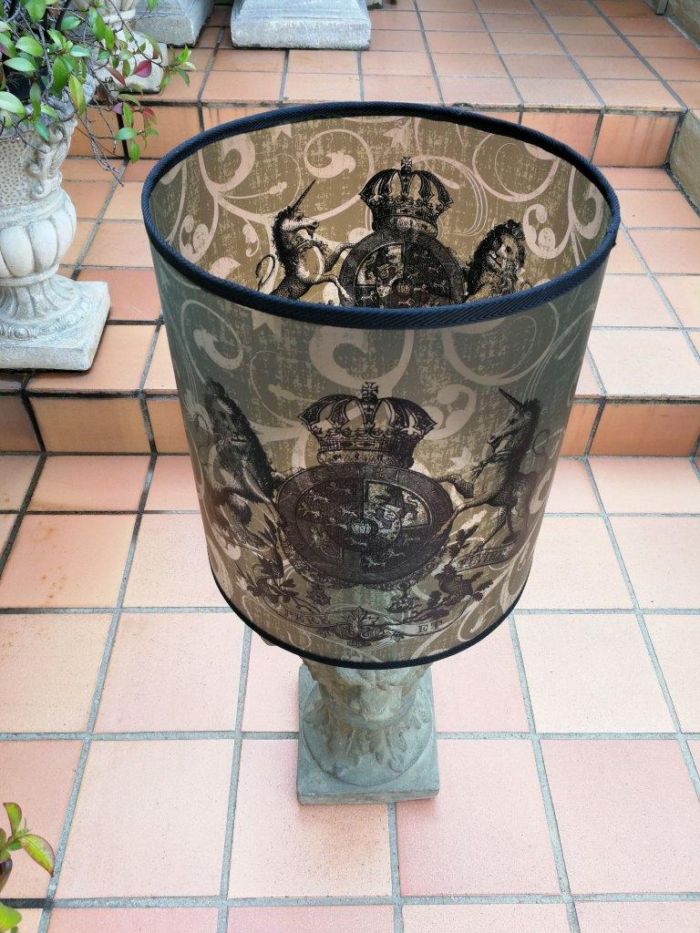 A Hand-made Lampshade with Crown and Lion (excludes lamp) - Image 4