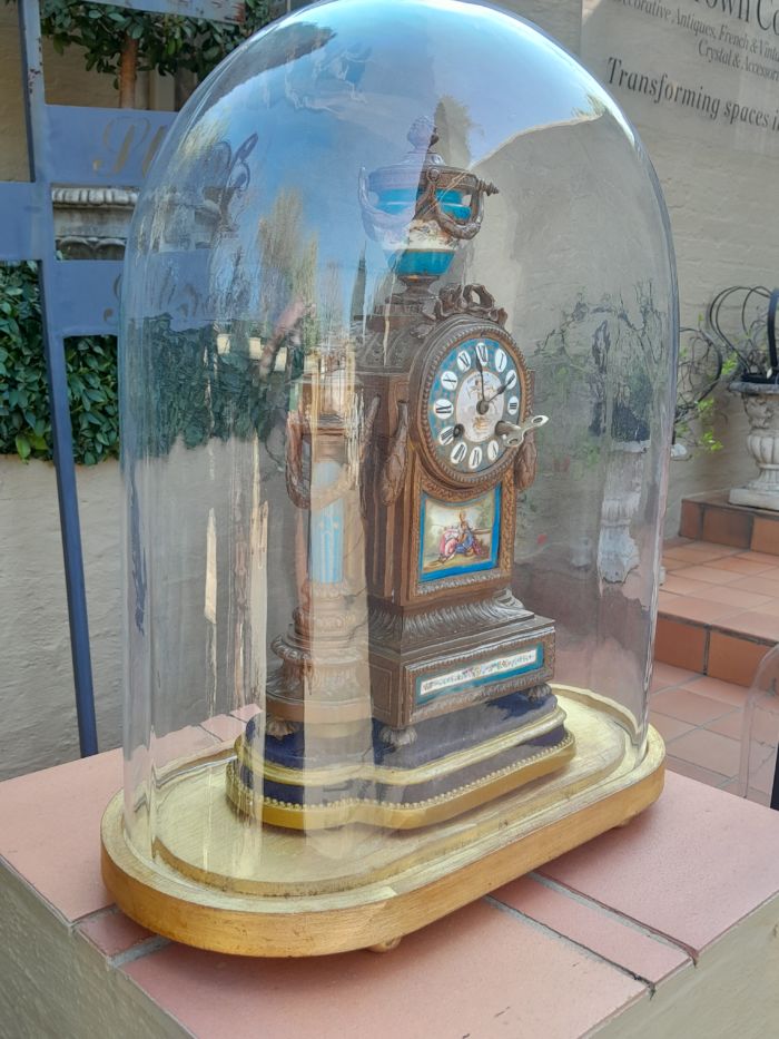 A 19th Century French-style MARSHALL & SONS Edinburgh Gilt Metal and Hand-Painted Ceramic Clock with Roman Numerals Encased in an Imported and Hand Gilded Glass Cloche of Large Proportion - Image 4