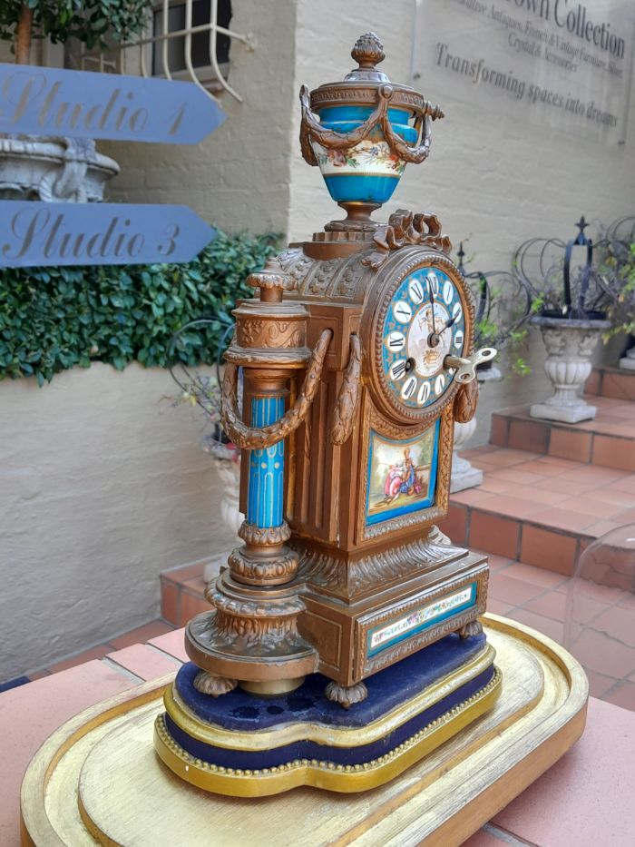 A 19th Century French-style MARSHALL & SONS Edinburgh Gilt Metal and Hand-Painted Ceramic Clock with Roman Numerals Encased in an Imported and Hand Gilded Glass Cloche of Large Proportion - Image 6