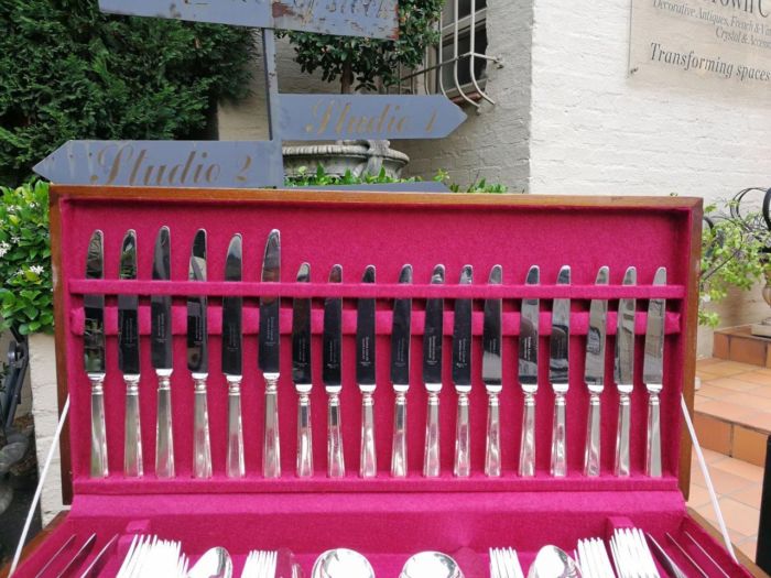 A Twelve Place Setting of EPNS A1 Sheffield England Cutlery in Canteen - Image 3