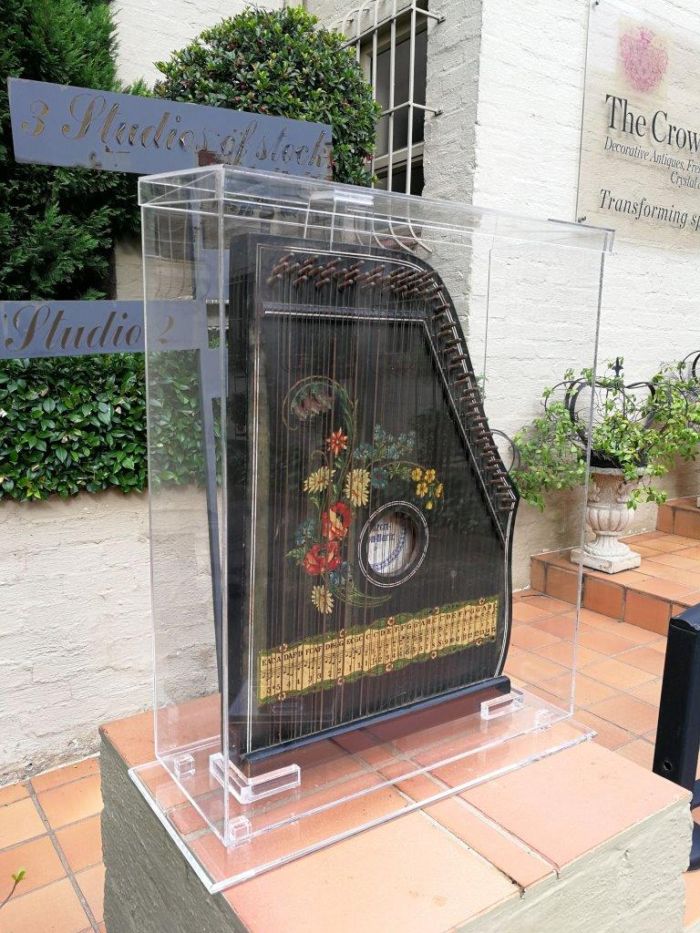 A 20th Century Alpine Zither By Konzert Salon-Harfe Housed In A Perspex Box - Image 2