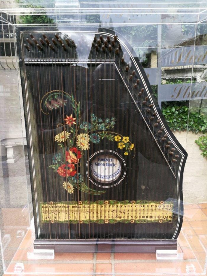 A 20th Century Alpine Zither By Konzert Salon-Harfe Housed In A Perspex Box - Image 4