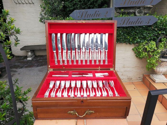 A Comprehensive Cooper Bros Kings Pattern Silver-Plated Twelve Place Cutlery Set In A Canteen - Image 3