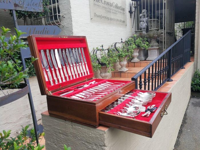 A Comprehensive Cooper Bros Kings Pattern Silver-Plated Twelve Place Cutlery Set In A Canteen - Image 4