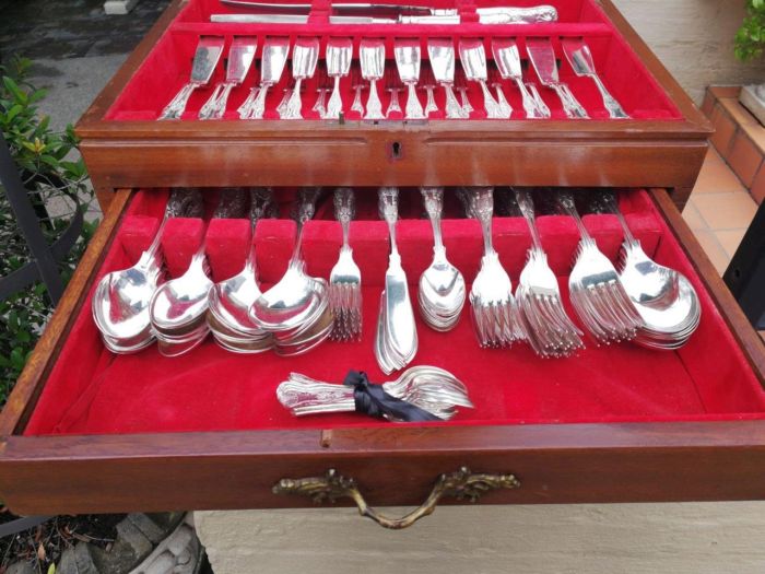 A Comprehensive Cooper Bros Kings Pattern Silver-Plated Twelve Place Cutlery Set In A Canteen - Image 5