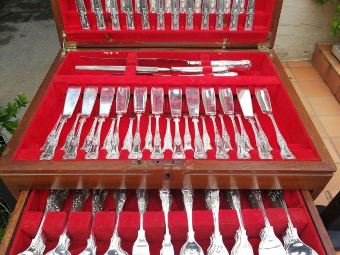 A Comprehensive Cooper Bros Kings Pattern Silver-Plated Twelve Place Cutlery Set In A Canteen - Image 6