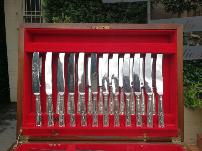 A Comprehensive Cooper Bros Kings Pattern Silver-Plated Twelve Place Cutlery Set In A Canteen - Image 7