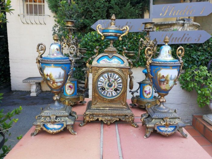 A Late 19th Century French Hand-Painted Five Piece Clock Garniture Set - Image 2