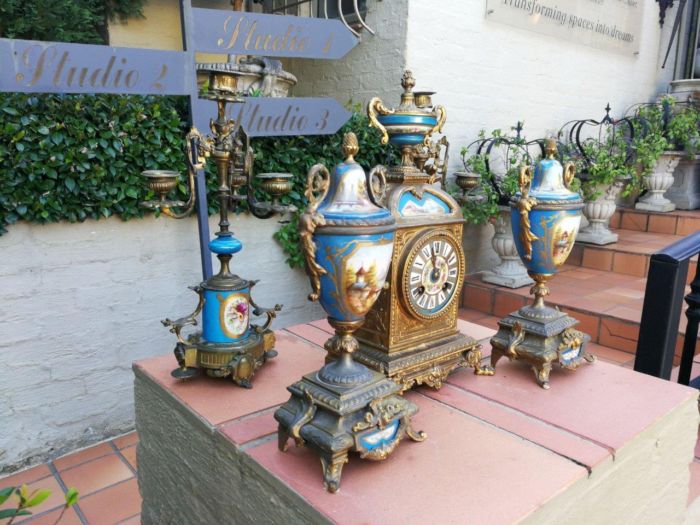 A Late 19th Century French Hand-Painted Five Piece Clock Garniture Set - Image 3