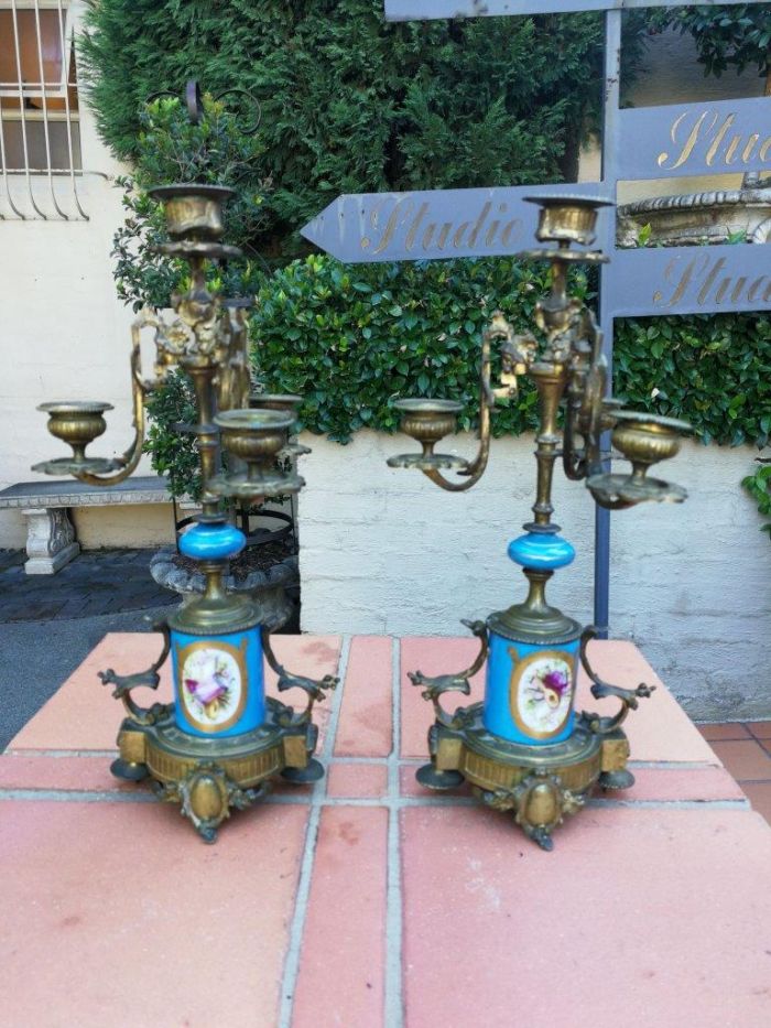 A Late 19th Century French Hand-Painted Five Piece Clock Garniture Set - Image 8