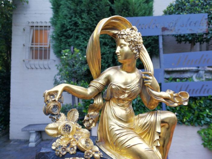 A Late 19th Century French Gilt And Bronze Clock With Pendulum - Image 8