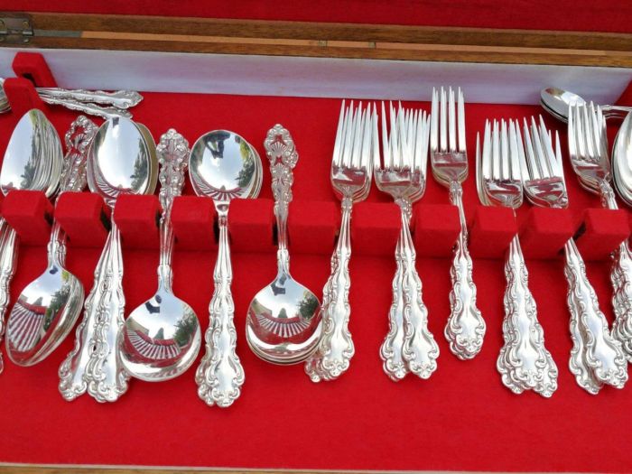 A Oneida 12 place Silver Plate Mansion House Design Cutlery Set (Mint condition as never used)  in Original Wooden Canteen - Image 5