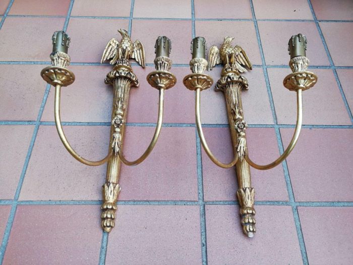 A 20th Century Pair Of Carved Gold Painted Wall Sconces With Eagles - Image 2