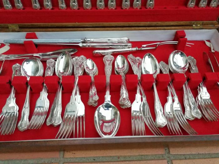 A 20th Century English Spear And Jackson Silver-Plate Kings Pattern Eight Place Setting Cutlery Set In A Canteen - Image 5