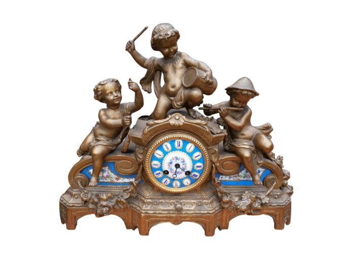 A 20th Century French Spelter And Gilt And Spelter Clock With Porcelain Plaques. Has Key And Pendulum