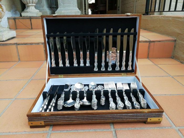 A 20th Century  EMESS Tabletalk Silver Plated Cutlery Set In A Canteen