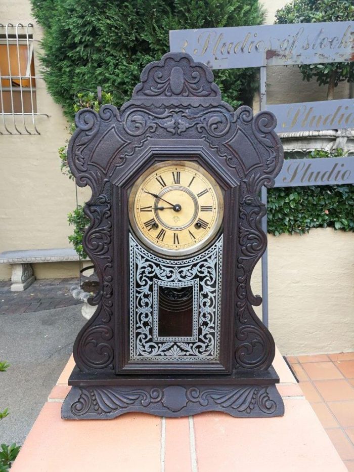 An Early 20th Century American Ebonised & Ornate Carved Oak Mantel Clock - Image 2