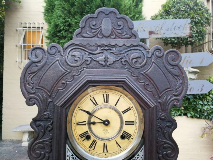 An Early 20th Century American Ebonised & Ornate Carved Oak Mantel Clock - Image 5