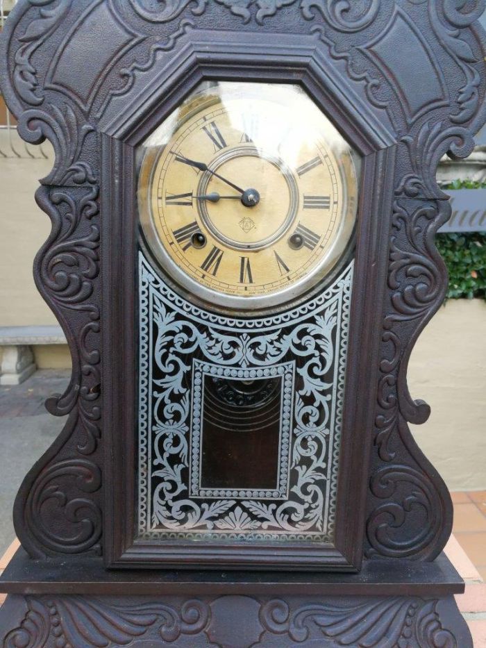 An Early 20th Century American Ebonised & Ornate Carved Oak Mantel Clock - Image 6