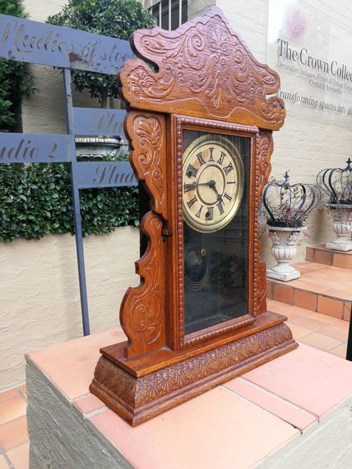 An Early 20th Century  Ornate Carved Oak Mantel Clock - Image 2
